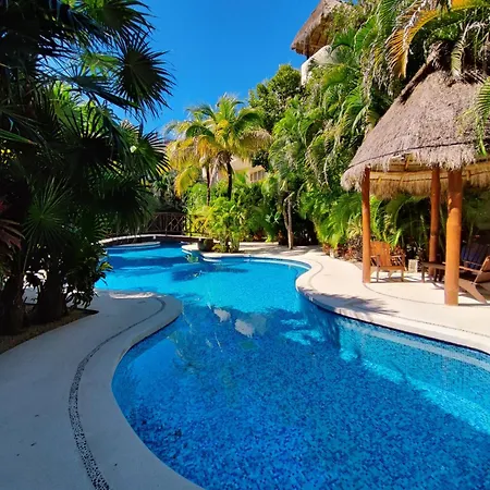 Penthouse With Private Rooftop Terrace, Hot Tub, And Community Pool